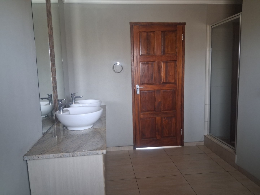 To Let 3 Bedroom Property for Rent in Hillside Free State